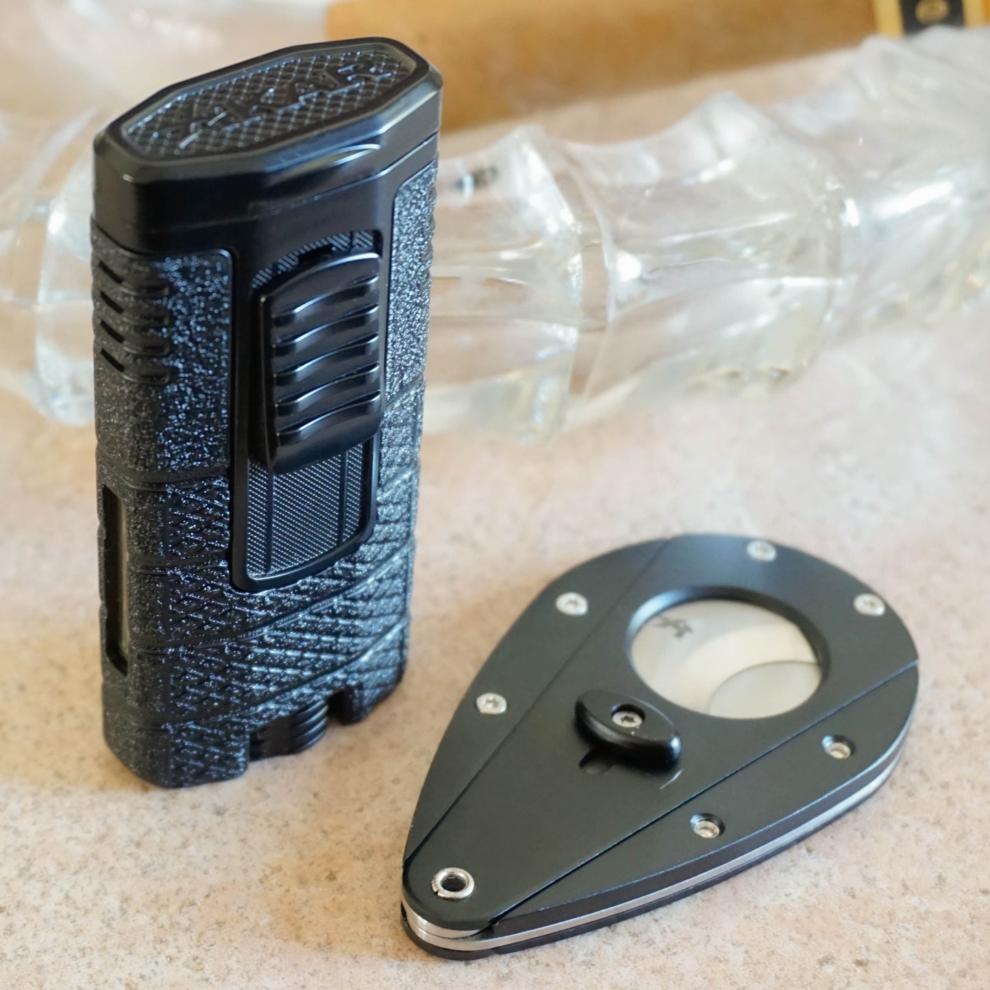 Xikar Tactical Bundle Pack - Combo negro - Cortapuros y encendedor de antorcha