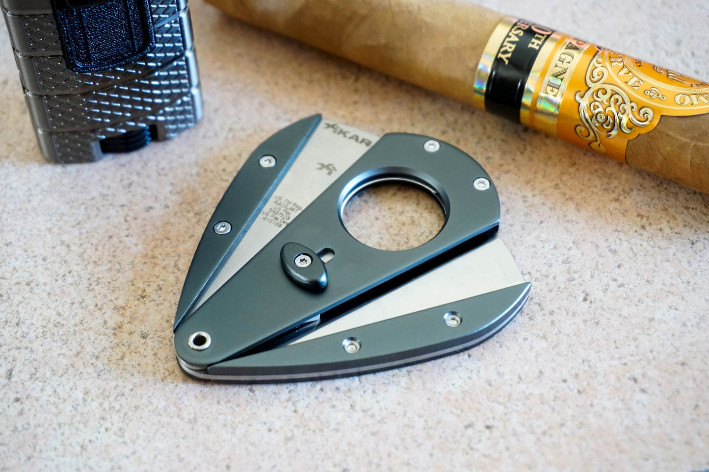 Xikar Premium Metal Cigar Cutter - Titanio