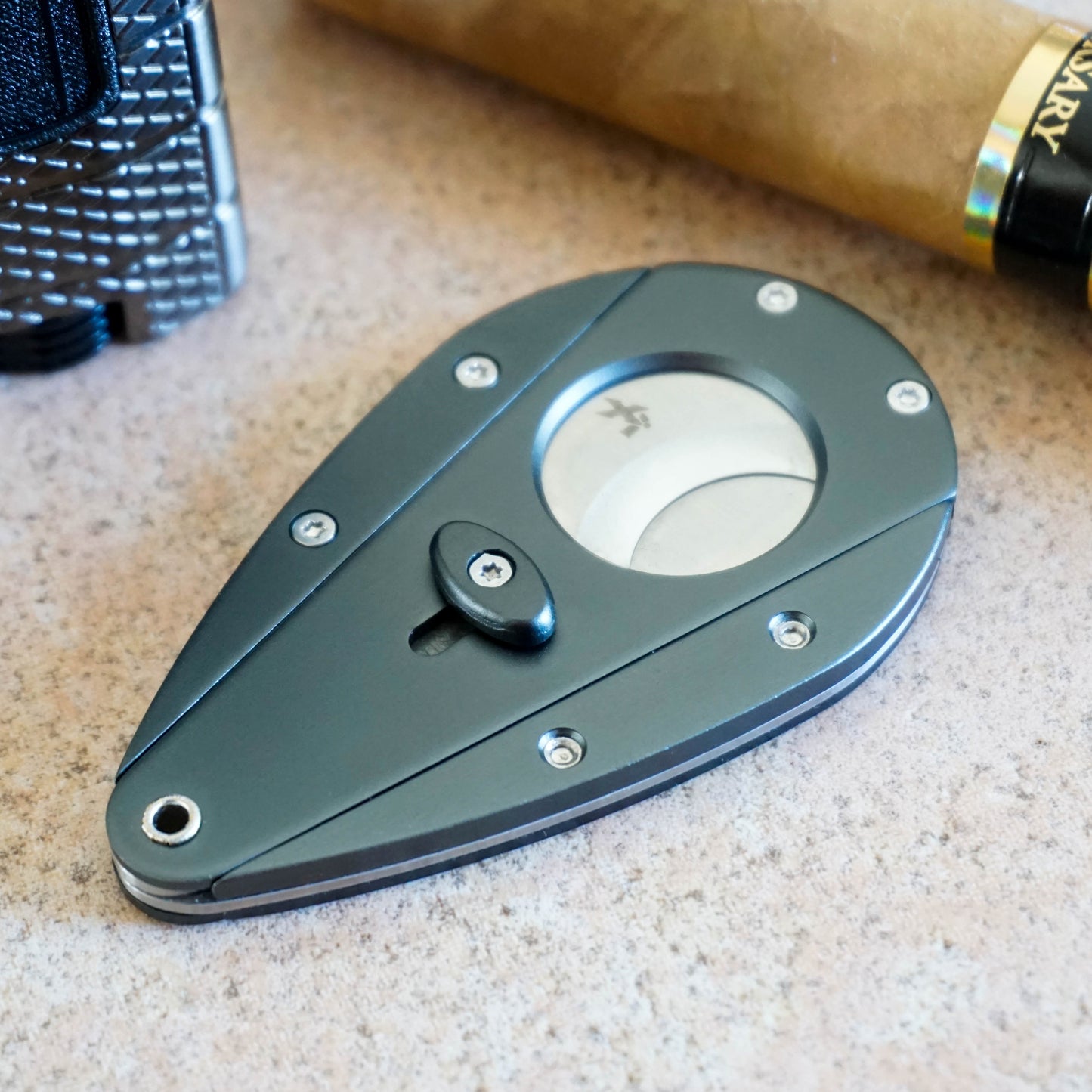 Xikar Premium Metal Cigar Cutter - Titanio