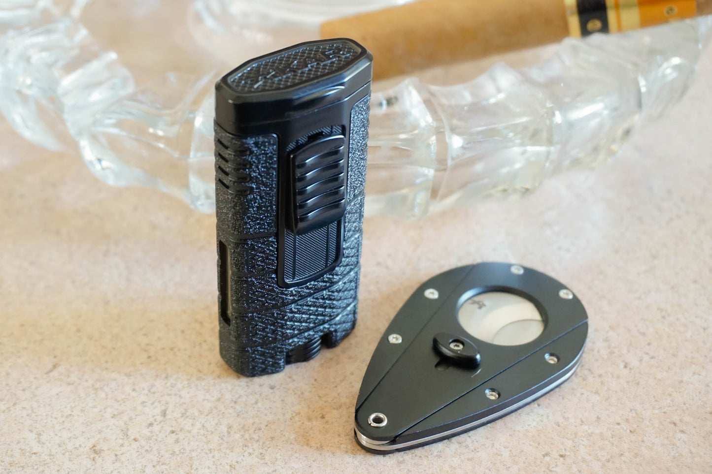 Encendedor de llama Xikar Tactical Triple Jet Torch - Negro sobre negro