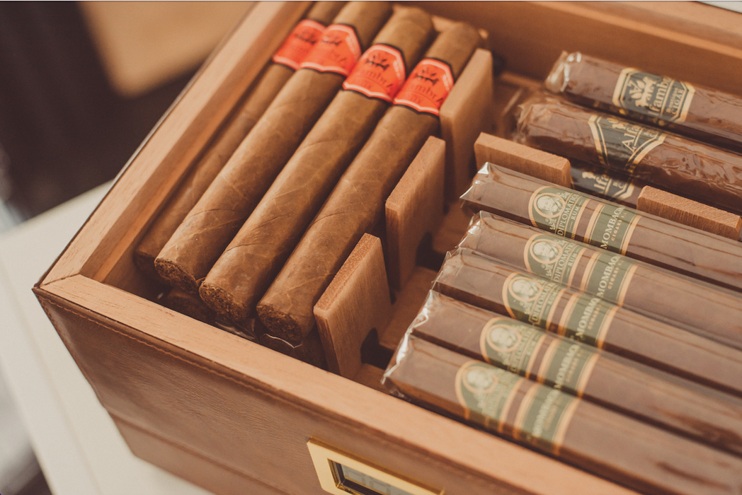 Cellophane, Tubos, or Naked? Exploring the Cigar Humidor Dress Code – Case  Elegance