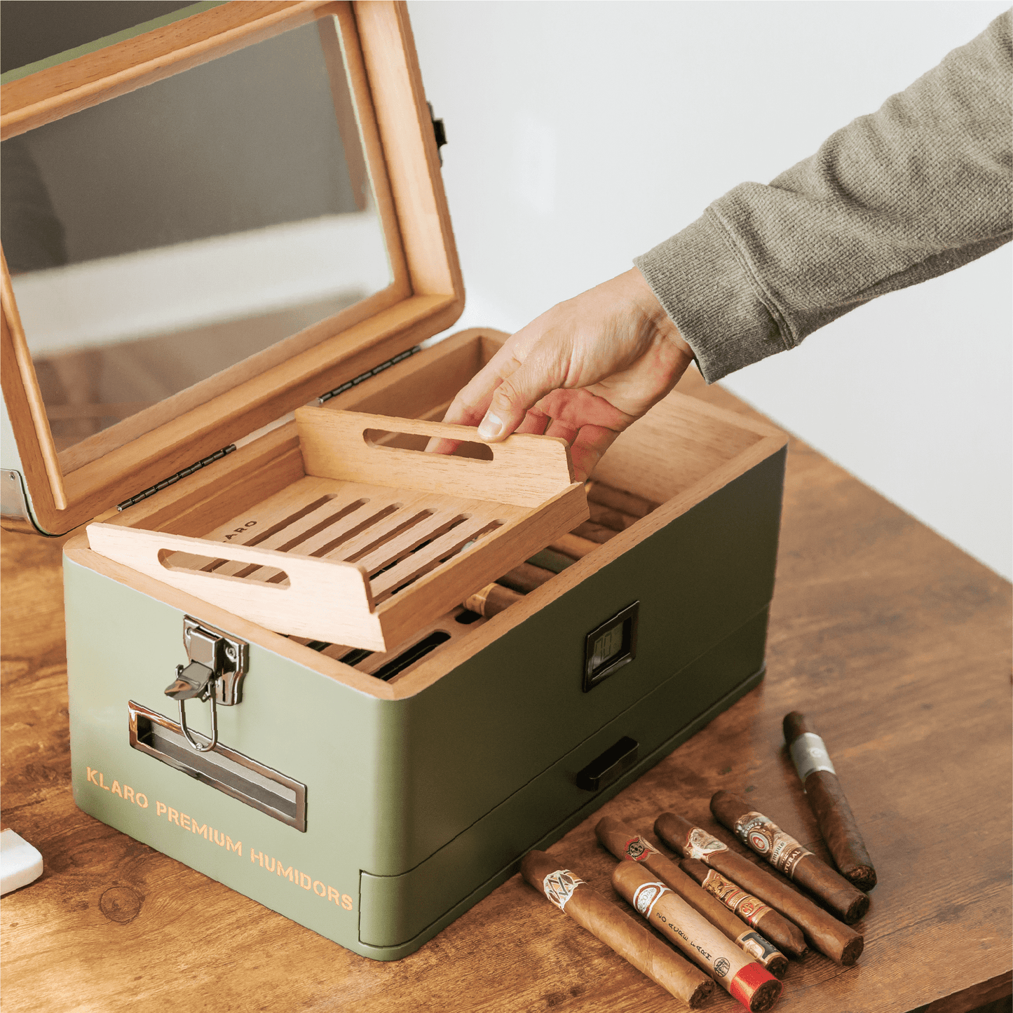 Humidor militar con tapa de vidrio