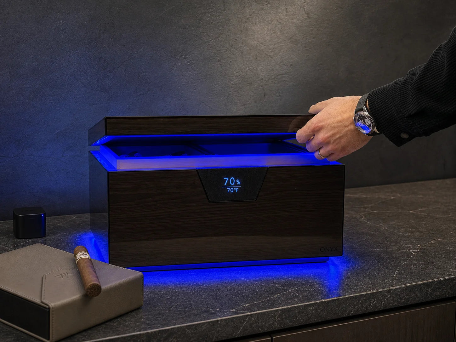 A humidor that wakes up with you.
