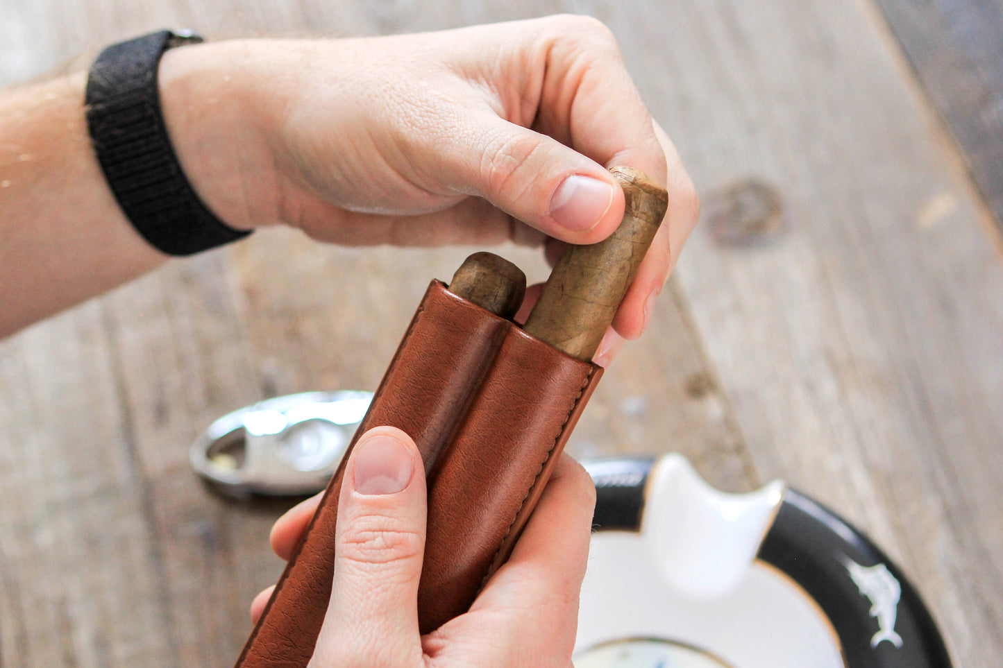 Paquete de accesorios premium de bronce: cortador de cigarros, encendedor de antorcha, estuche de viaje