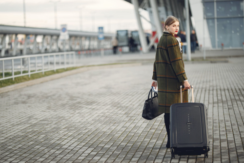 6 Dinge, die Sie auf Reisen immer in Ihrer Handgepäck-Tasche haben sollten.