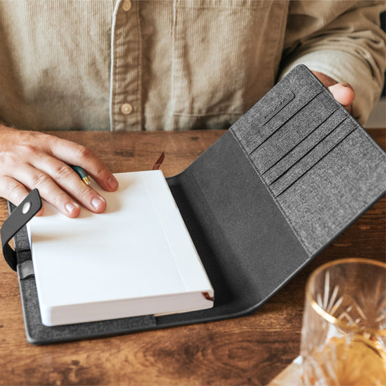 Nachfüllbares Lederjournal mit Bügelsäge