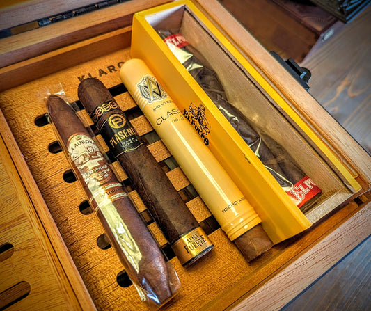 ¿Celofán, Tubos o Desnudos? Explorando el código de vestimenta del humidor de puros