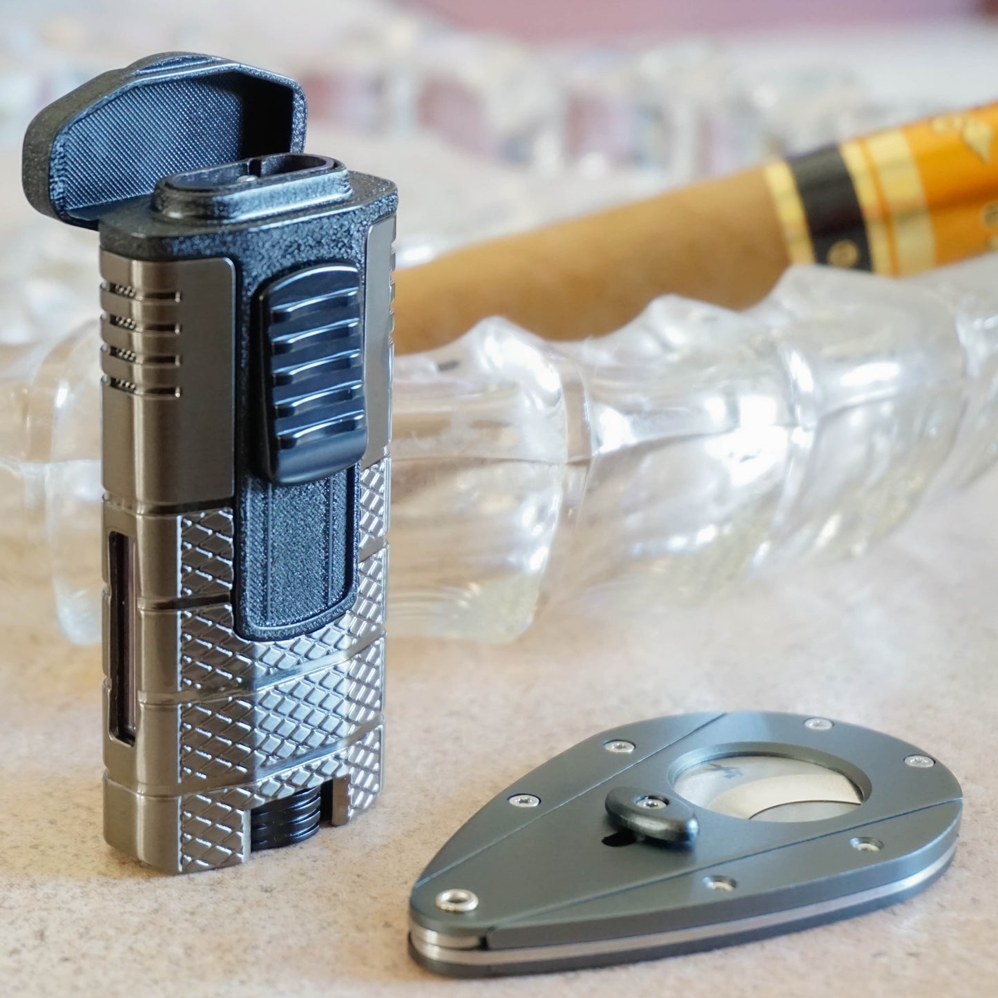 Xikar Tactical Bundle Pack - Combo de Titanio - Estuche para puros y encendedor de antorcha