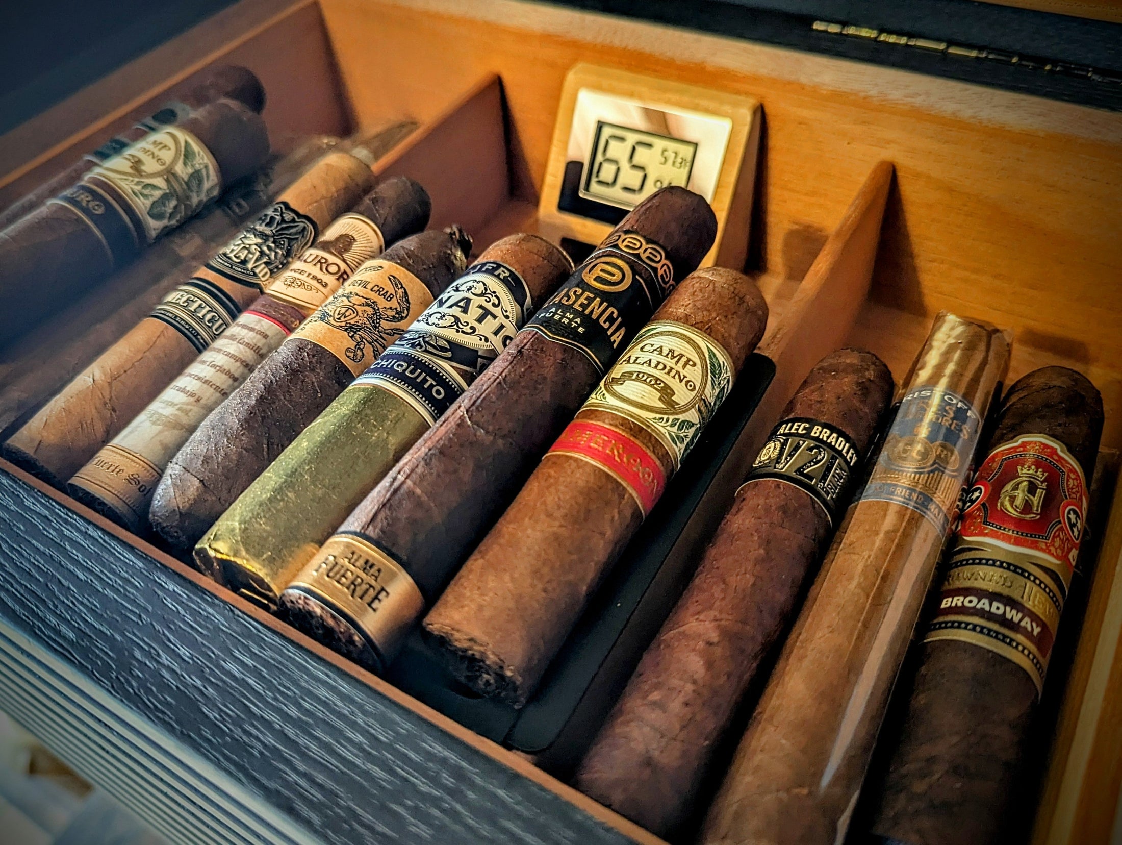 How to Organize Your Humidor: FIFO, Aging, Stacking, and More – Case ...