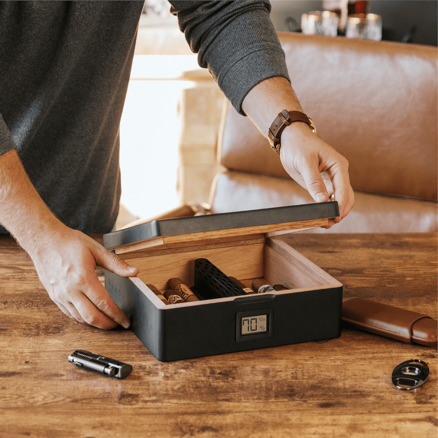Travel Humidor with Hygrometer and Magnetic Lid (12 Cigars)