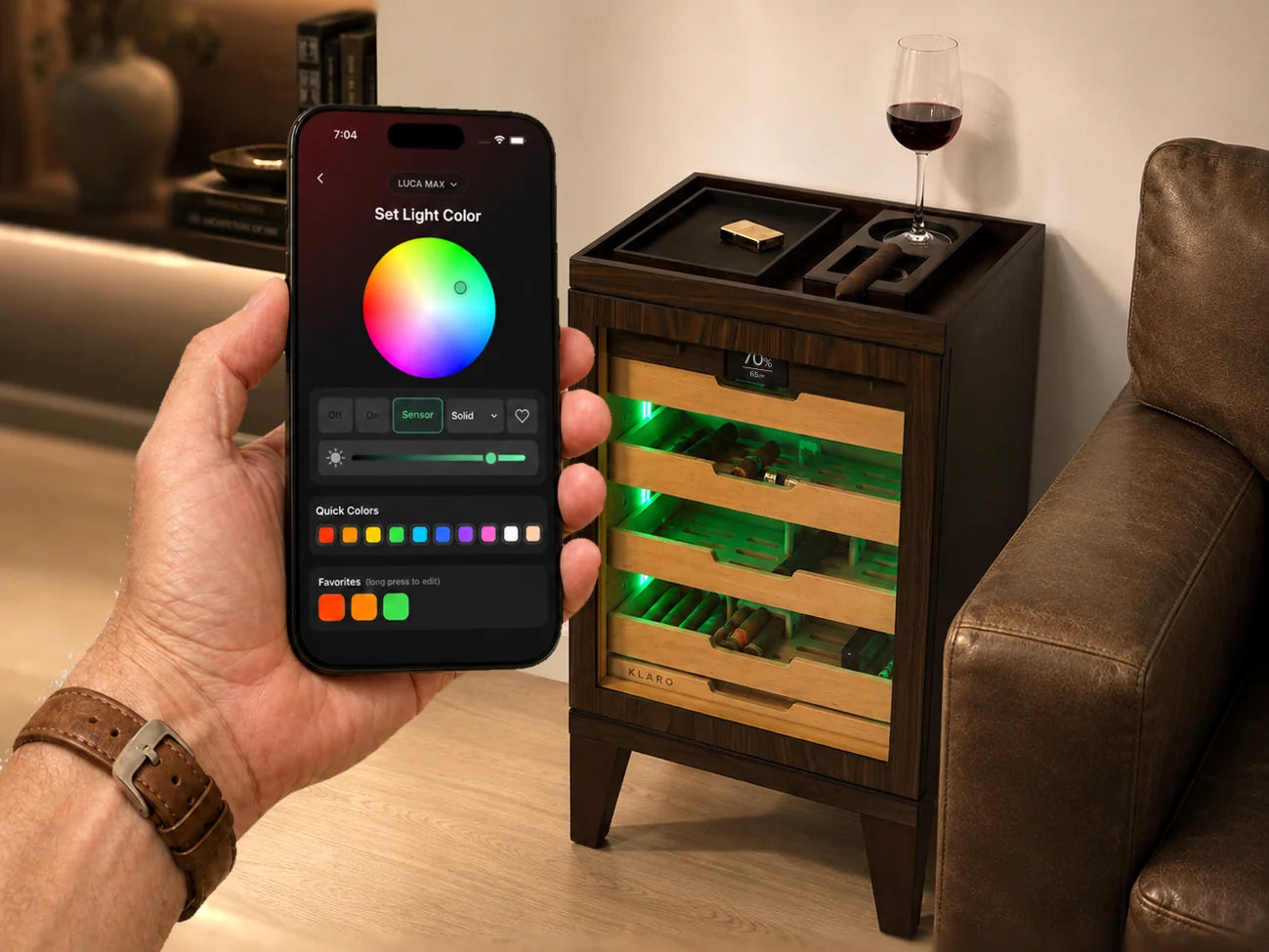 Klaro app control on the Luca Max Humidor - Brown